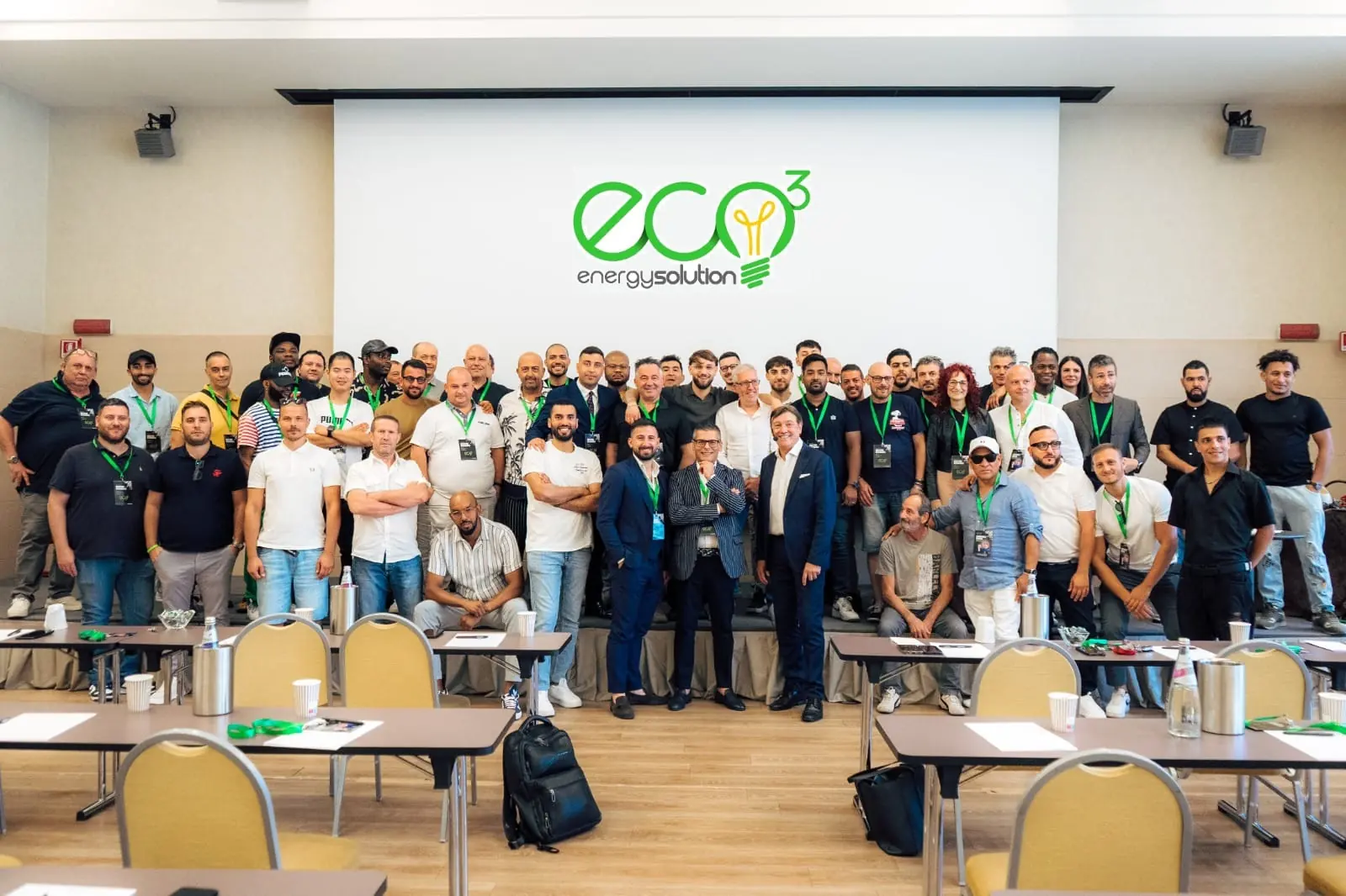Foto di gruppo delle persone di ECO3 Energy Solution